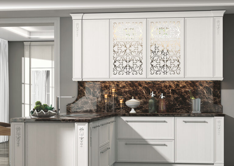 Кухня «Венето Бьянко» на заказ — белые фасады с фрезеровкой, тёмный мраморный фартук