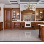 Классическая кухня Страдивари из массива с золотой патинированной резьбой